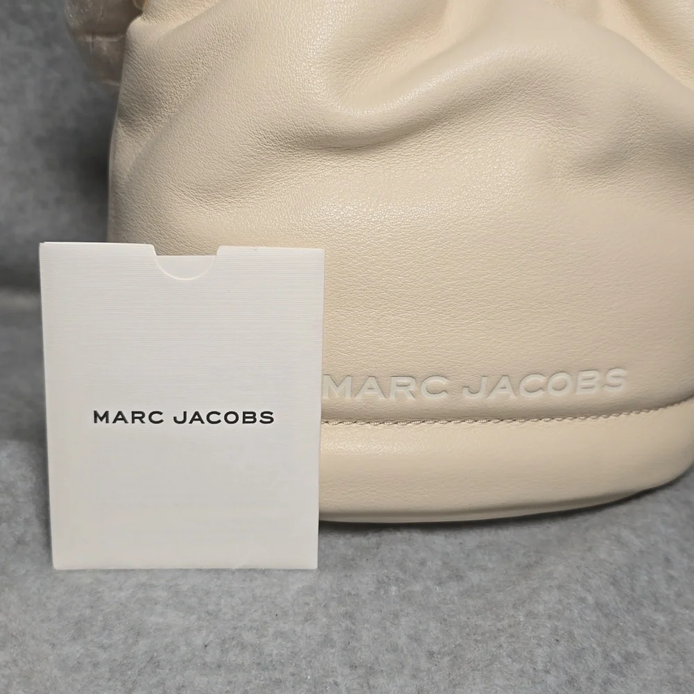 Marc Jacobs Small Leather Bucket Bag in Marshmallow NWT - Picture 10 of 10